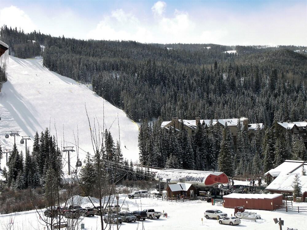 Deluxe Condo, 2 Bedrooms - Snow and Ski Sports