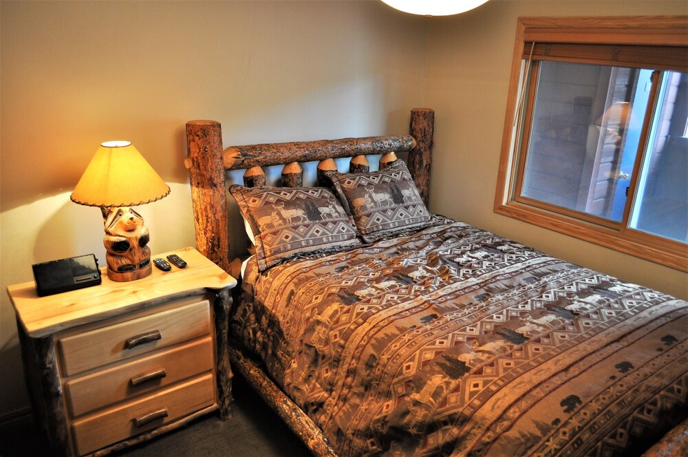 2 Bedroom Standard - Guestroom