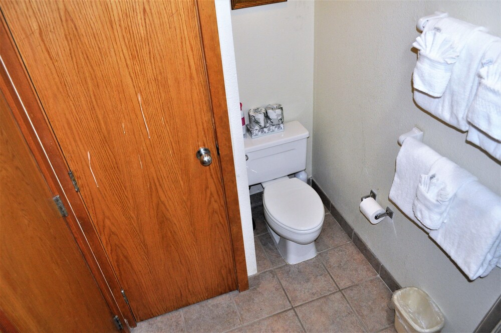 Studio - Bathroom