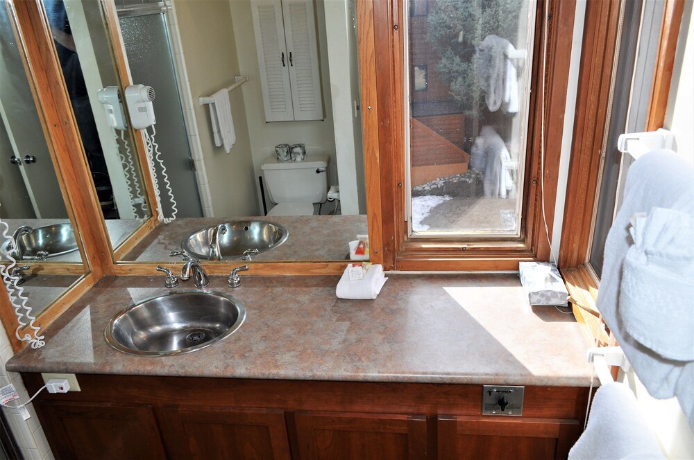 2 Bedroom Standard - Bathroom Sink