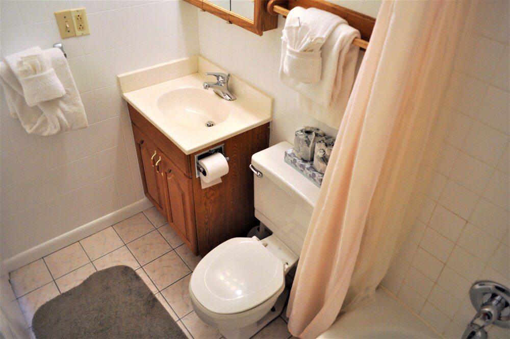 3 Bedroom Standard - Bathroom