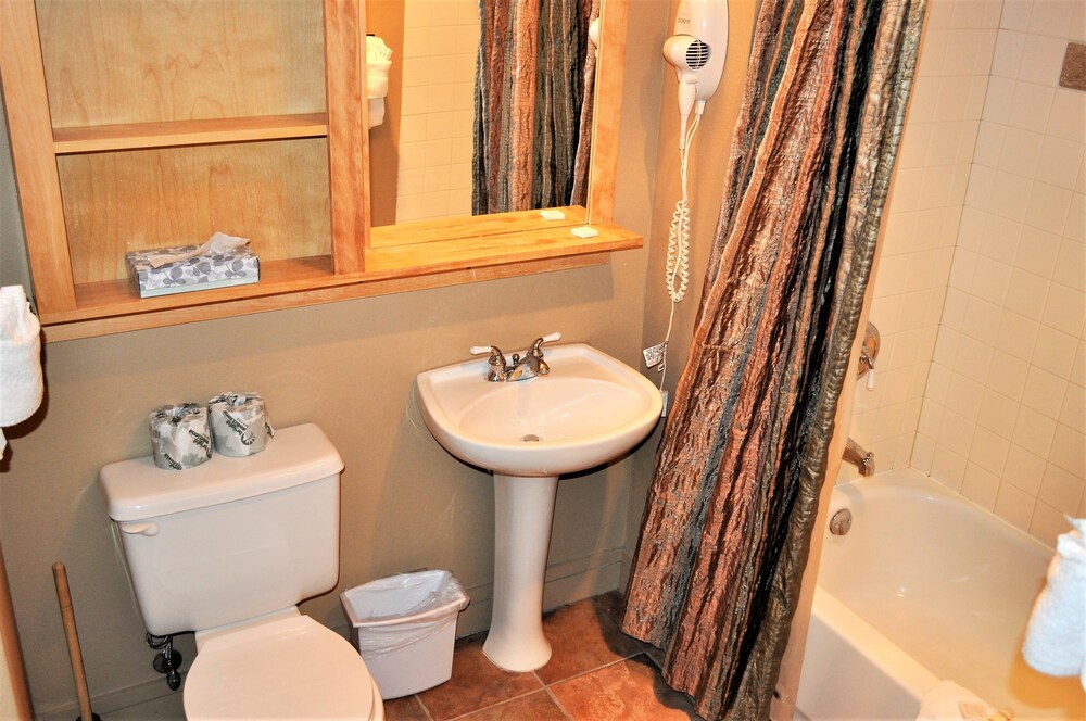 2 Bedroom Standard - Bathroom Sink