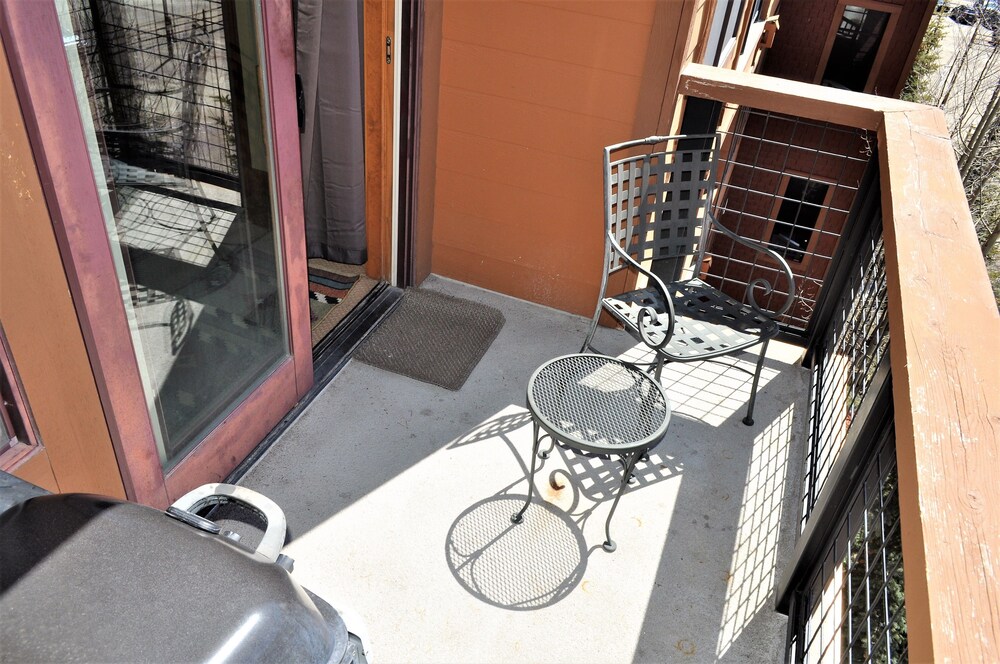 Deluxe Condo, 2 Bedrooms - Balcony