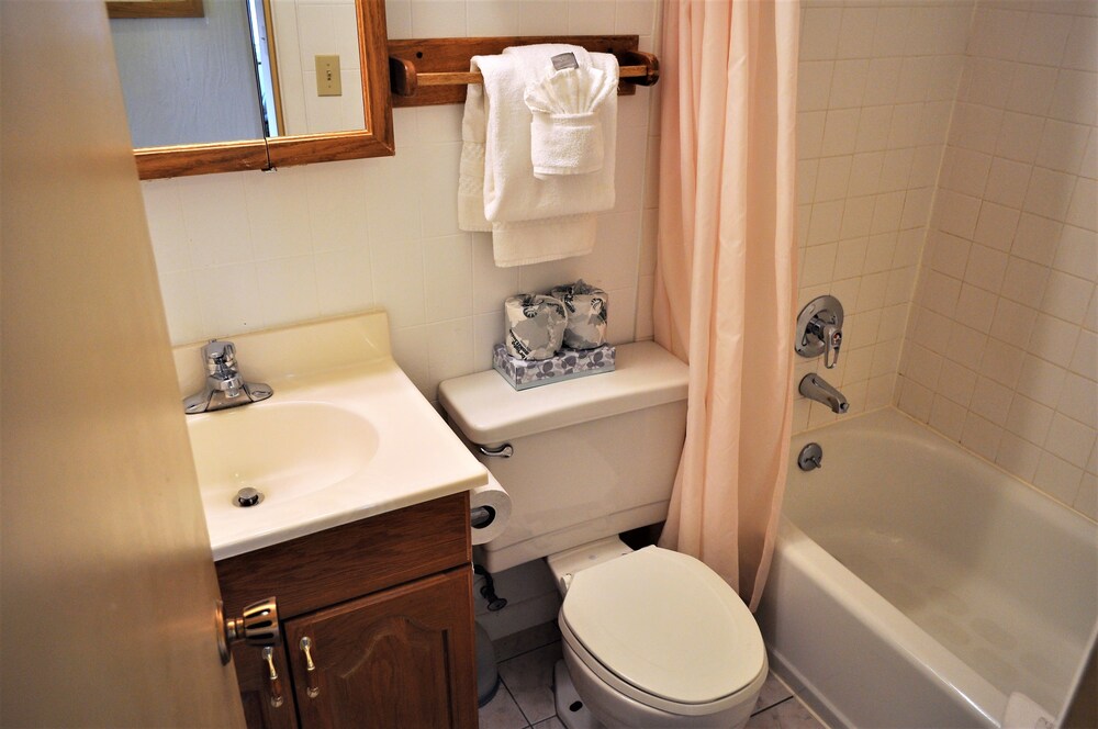 3 Bedroom Standard - Bathroom