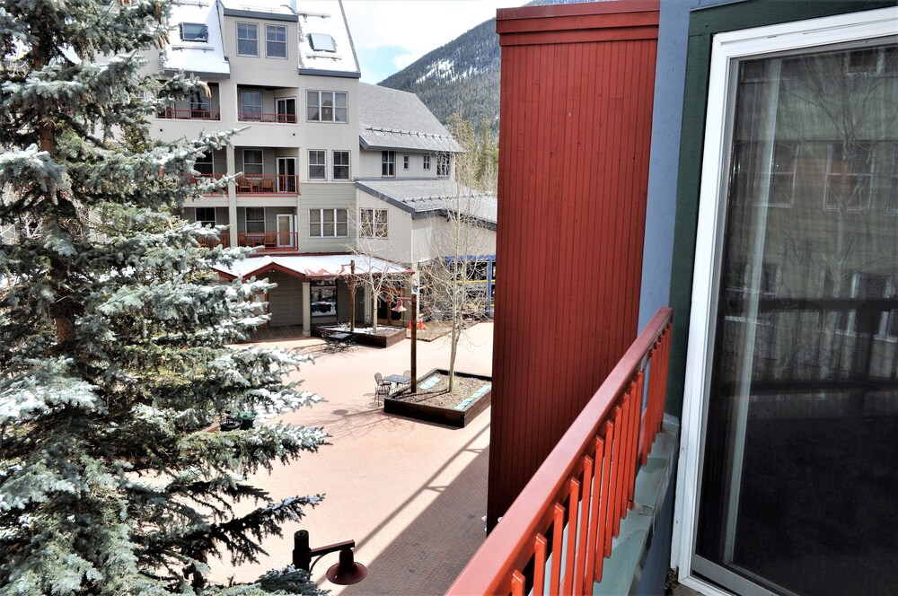 2 Bedroom Standard - Guestroom View