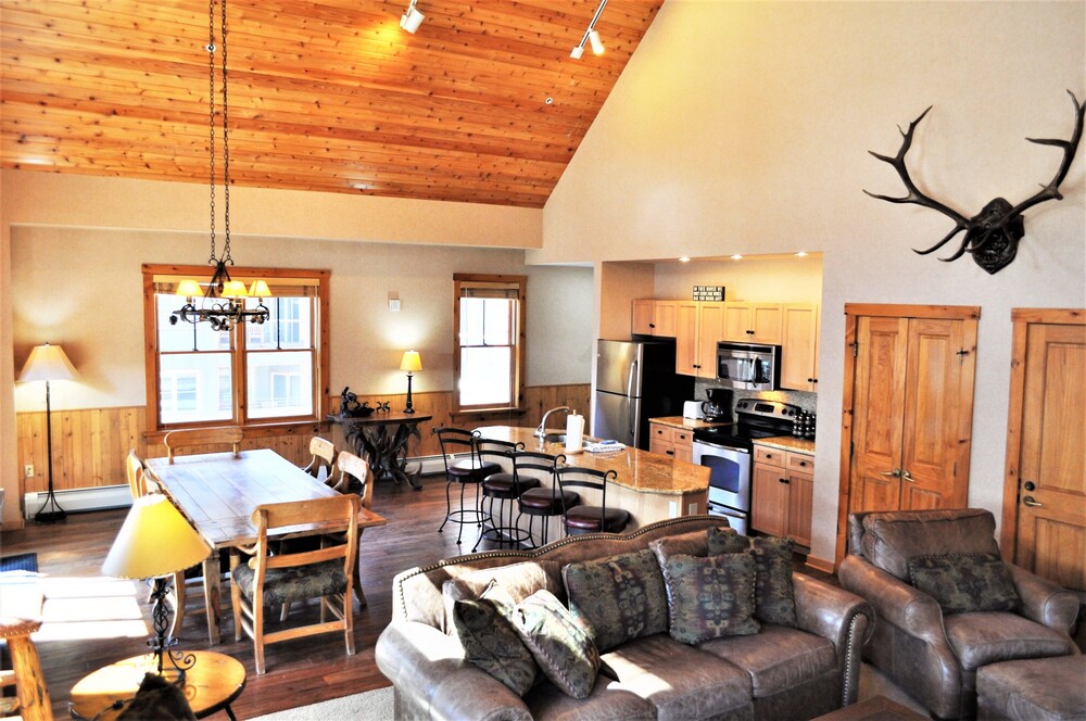 3 Bedroom Deluxe - Living Area