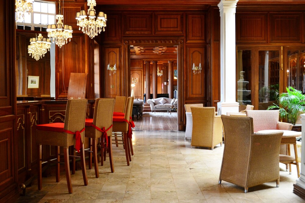 Hotel Bar
