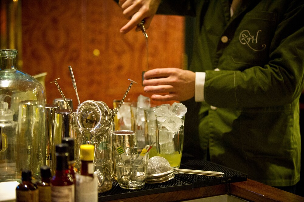 Hotel Bar