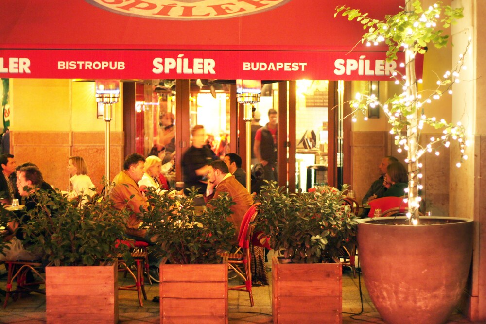 Hotel Bar