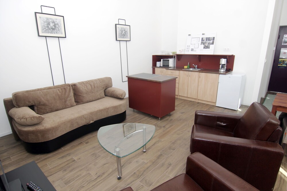Suite, 1 Bedroom - Featured Image