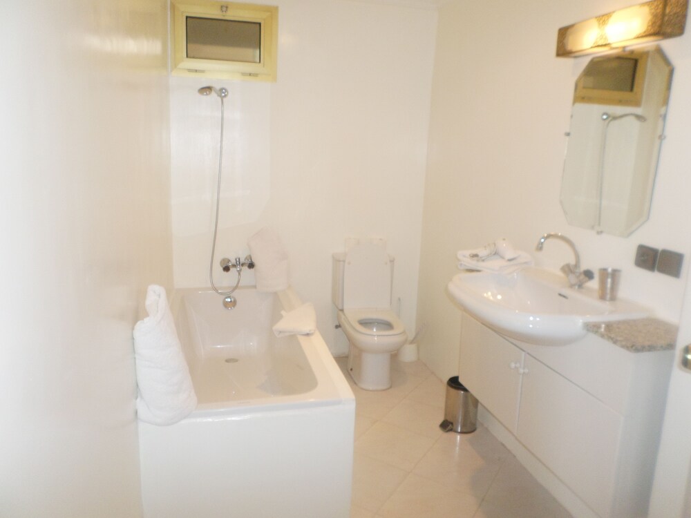 Studio - Bathroom