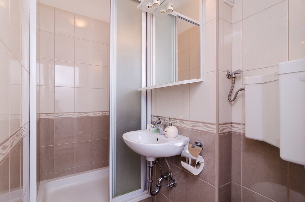 Standard Studio, 1 Large Double Bed, Kitchenette - Guestroom