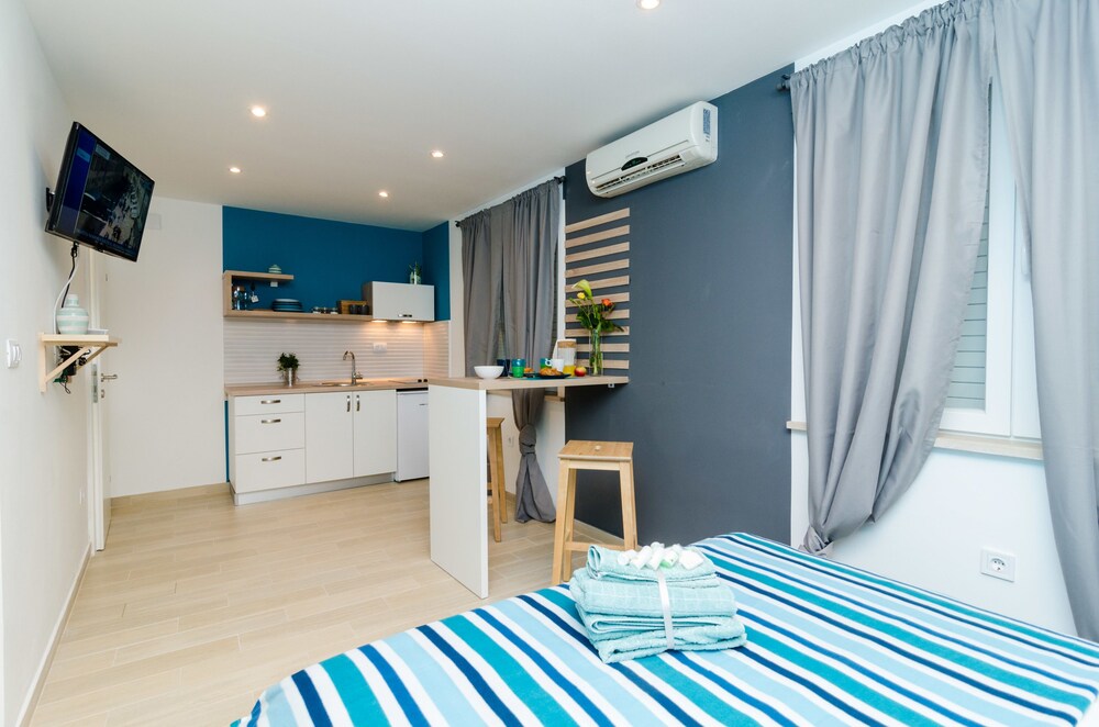 Standard Studio, 1 Large Double Bed, Kitchenette - Guestroom