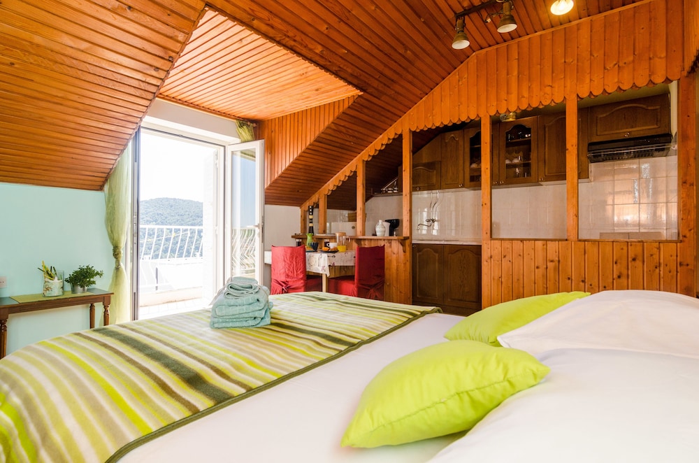Studio Apartment, Balcony, Sea View - Guestroom