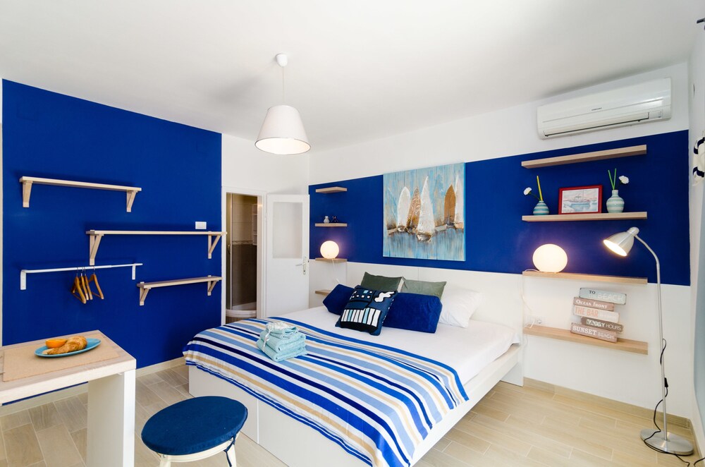 Classic Studio Suite, Terrace, Partial Sea View - Guestroom