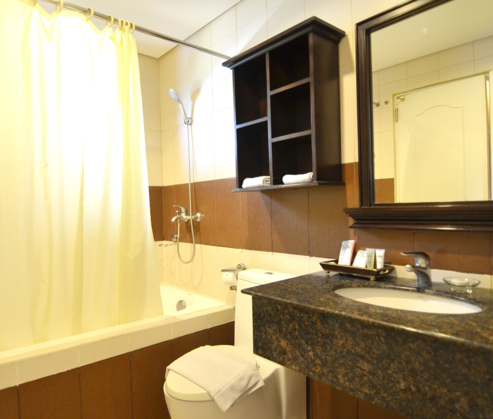 Suite, 3 Bedrooms - Bathroom