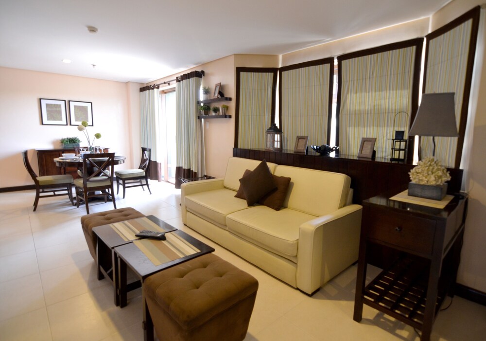 Suite, 2 Bedrooms - Living Area