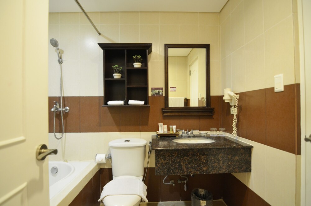 Suite, 3 Bedrooms - Bathroom