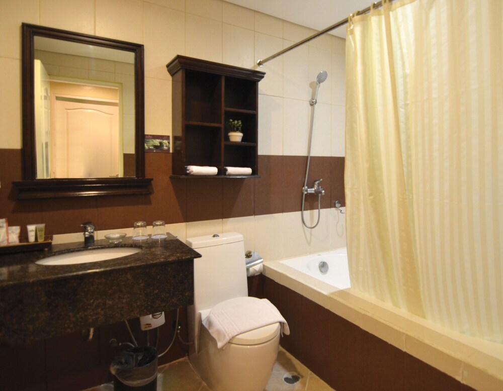 Suite, 3 Bedrooms - Bathroom