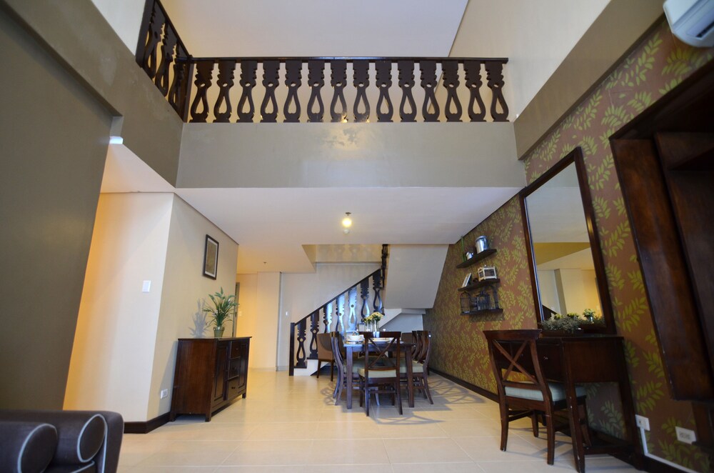 Suite, 3 Bedrooms - Living Area