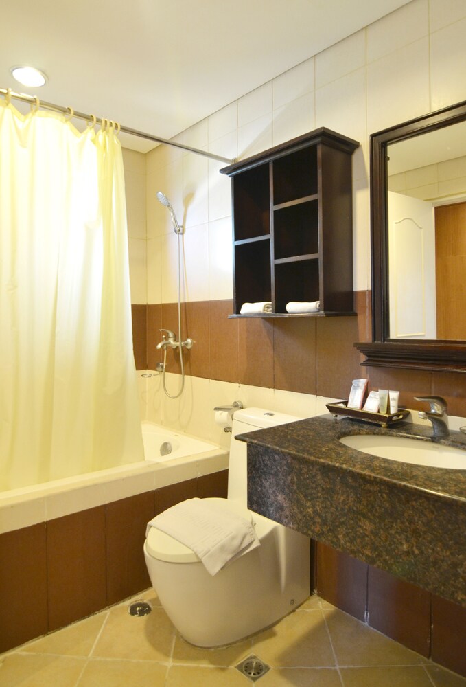 Suite, 3 Bedrooms - Bathroom