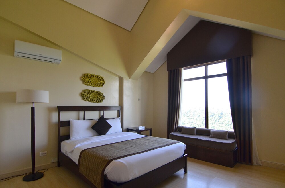 Suite, 3 Bedrooms - Guestroom