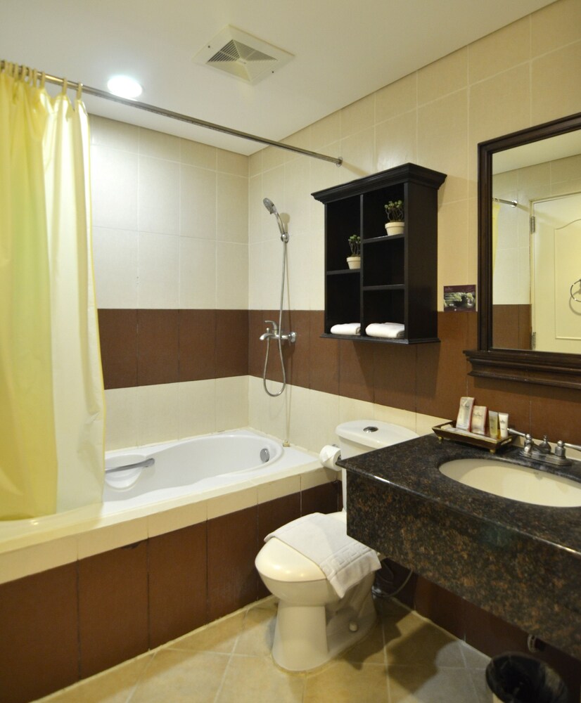 Suite, 3 Bedrooms - Bathroom