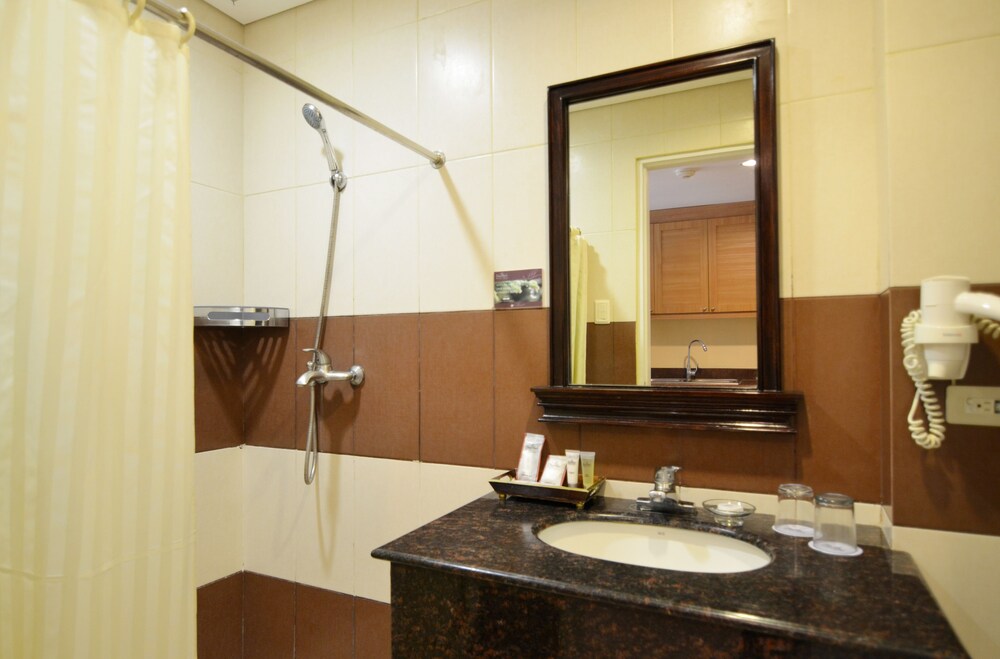 Studio, 1 Large Double Bed - Bathroom