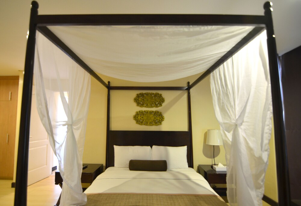 One Bedroom Deluxe - Guestroom