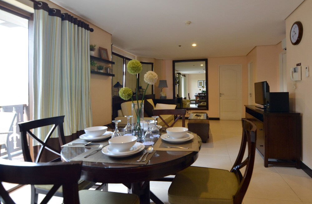 Suite, 2 Bedrooms - Living Area