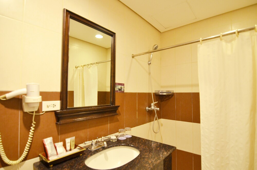 One Bedroom Superior - Bathroom
