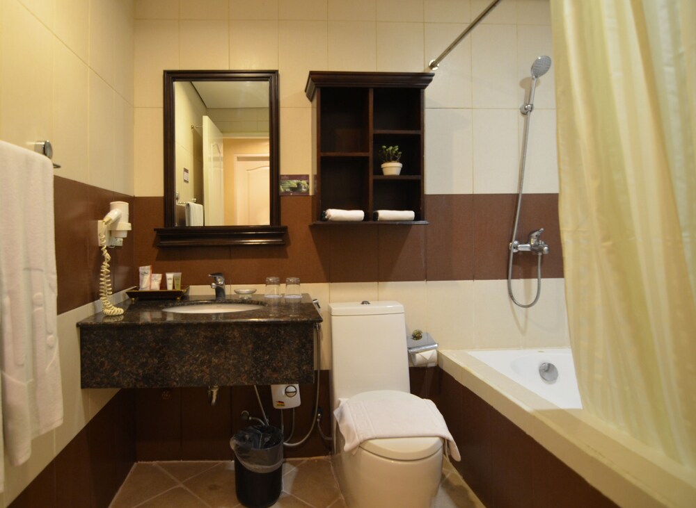 Suite, 3 Bedrooms - Bathroom