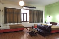 Family Room, 3 Twin Beds