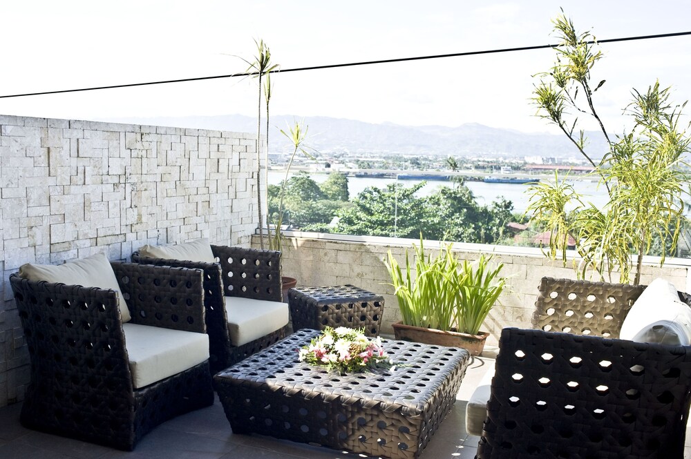 Hotel Lounge