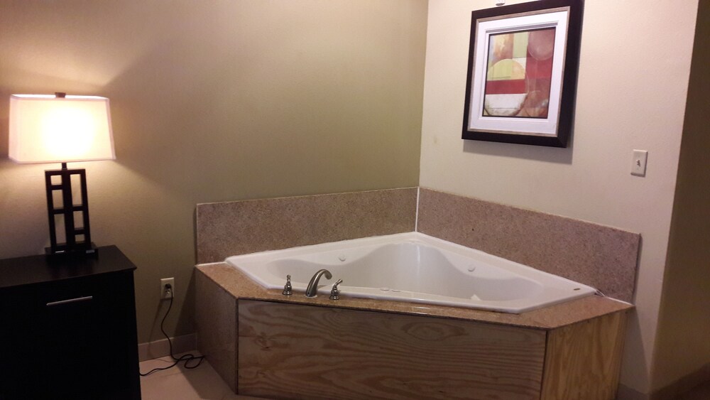 Deep Soaking Bathtub