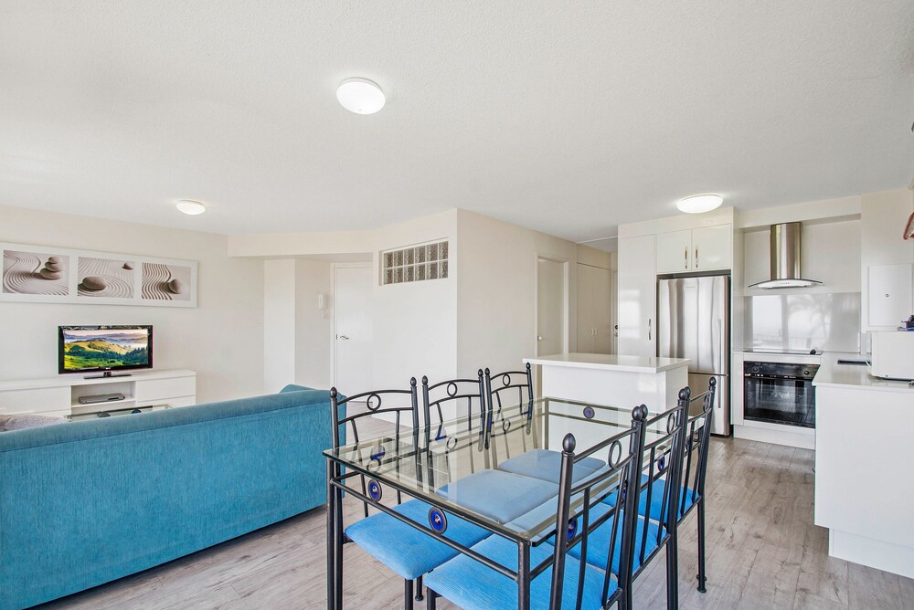 Standard Apartment, 3 Bedrooms - In-Room Dining
