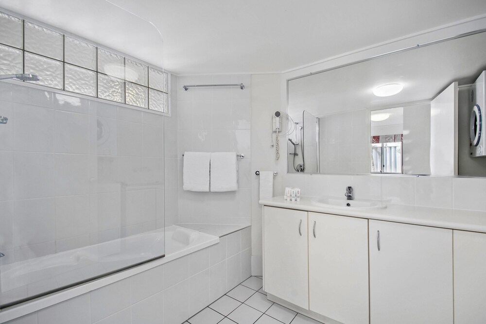 Standard Apartment, 3 Bedrooms - Bathroom