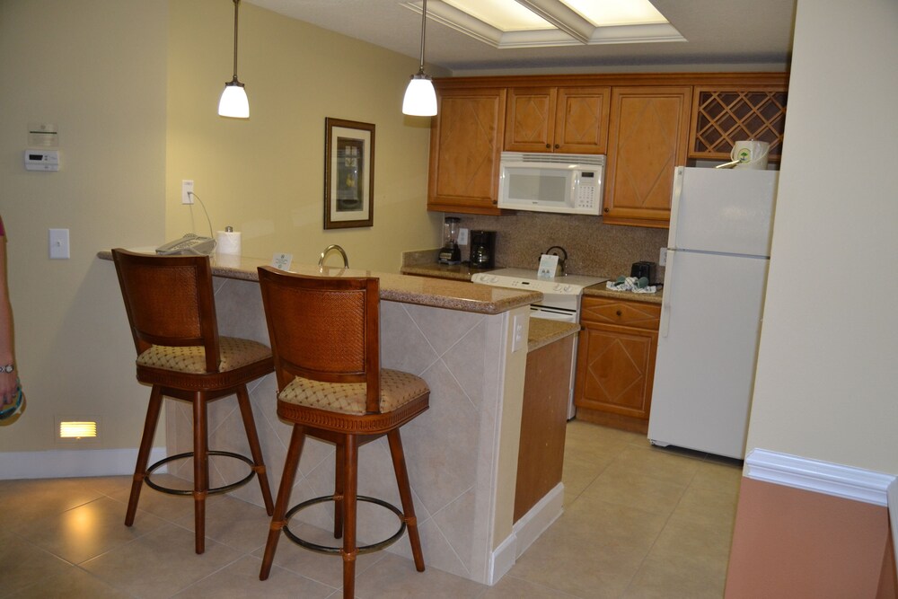 Private kitchen, Cypress Pointe Resort