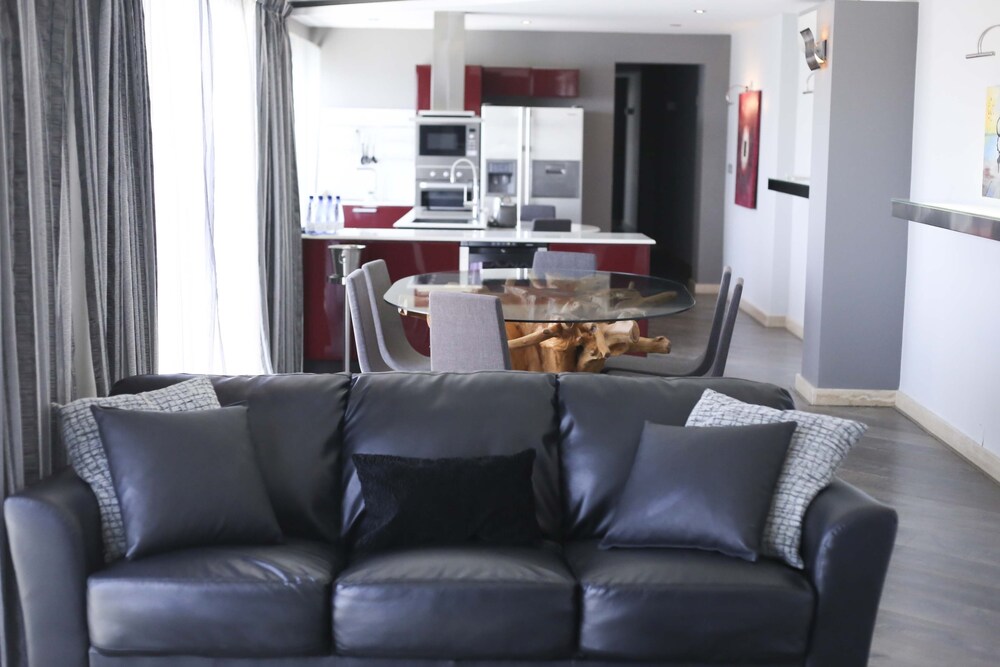 Luxury Penthouse, 3 Bedrooms, Sea View, Sea Facing - Guestroom