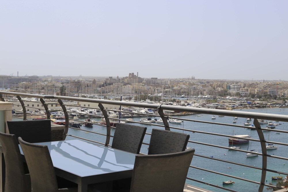 Luxury Penthouse, 3 Bedrooms, Sea View, Sea Facing - Guestroom
