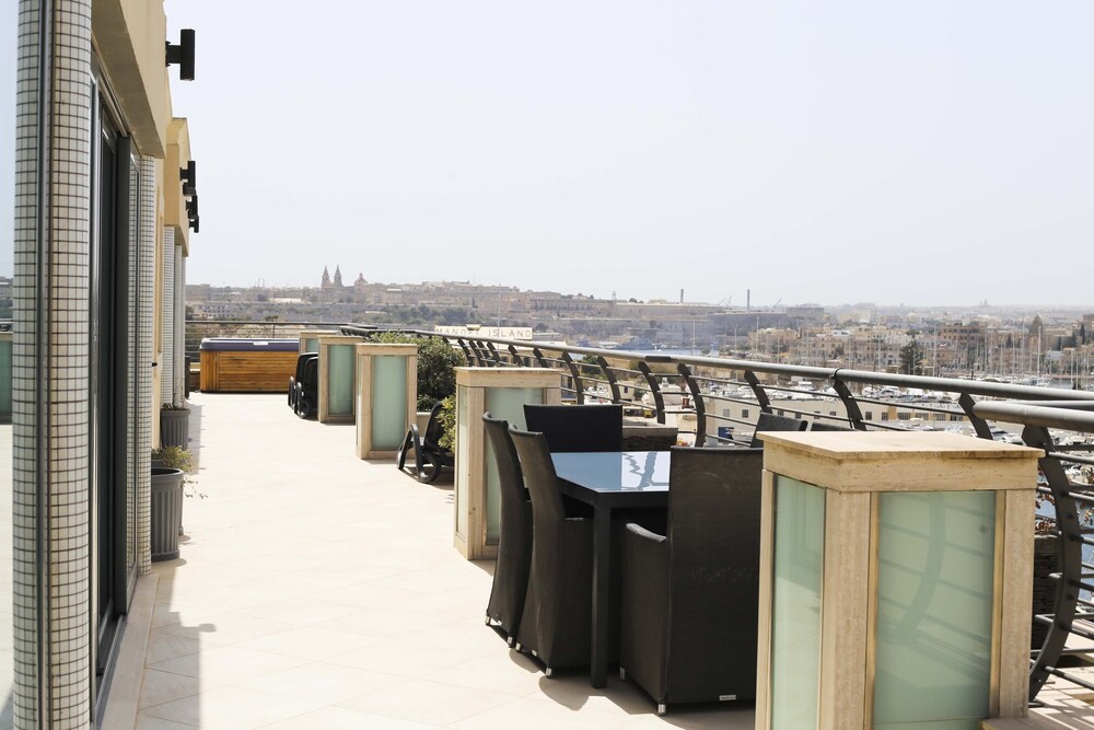 Luxury Penthouse, 3 Bedrooms, Sea View, Sea Facing - Guestroom