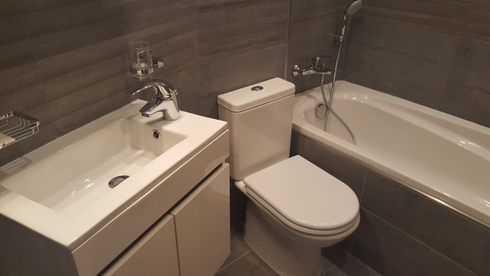 Studio, Balcony - Bathroom