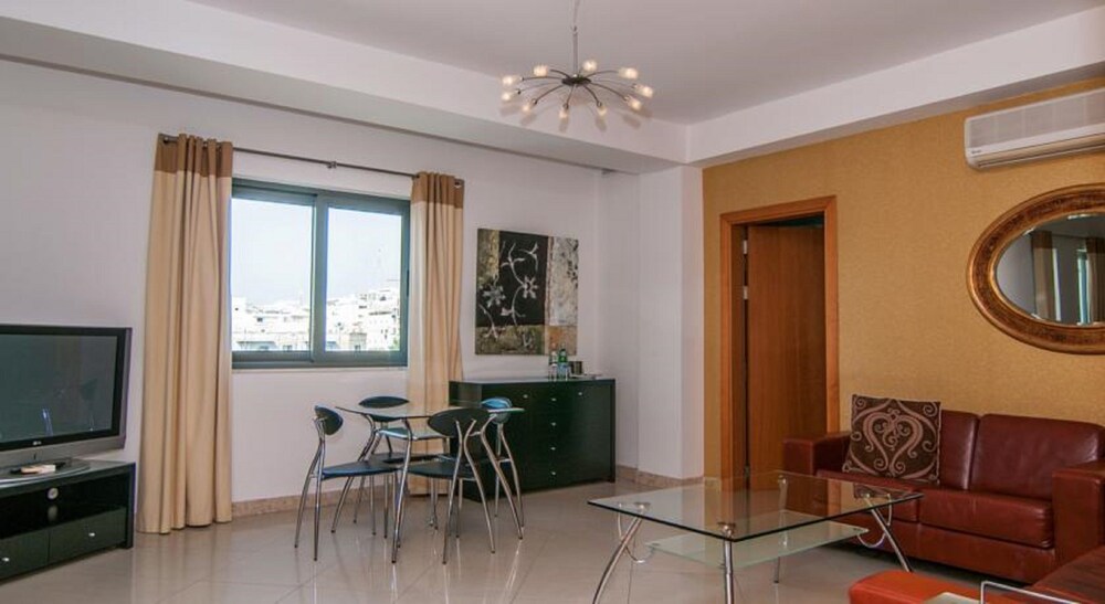 Apartment, 1 Bedroom, Partial Ocean View - Living Area