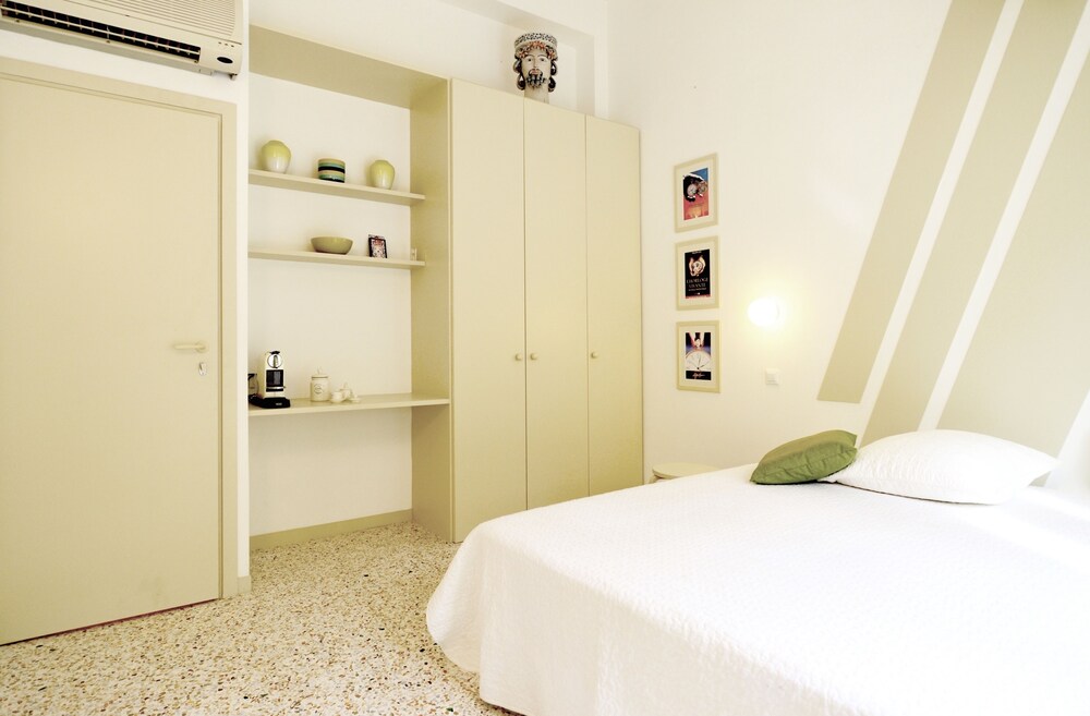 Basic Double Room, Terrace - Guestroom