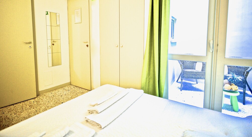 Basic Double Room, 1 Bedroom - Guestroom