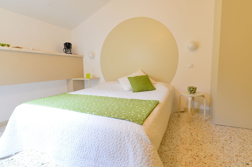 Double Room - Guestroom