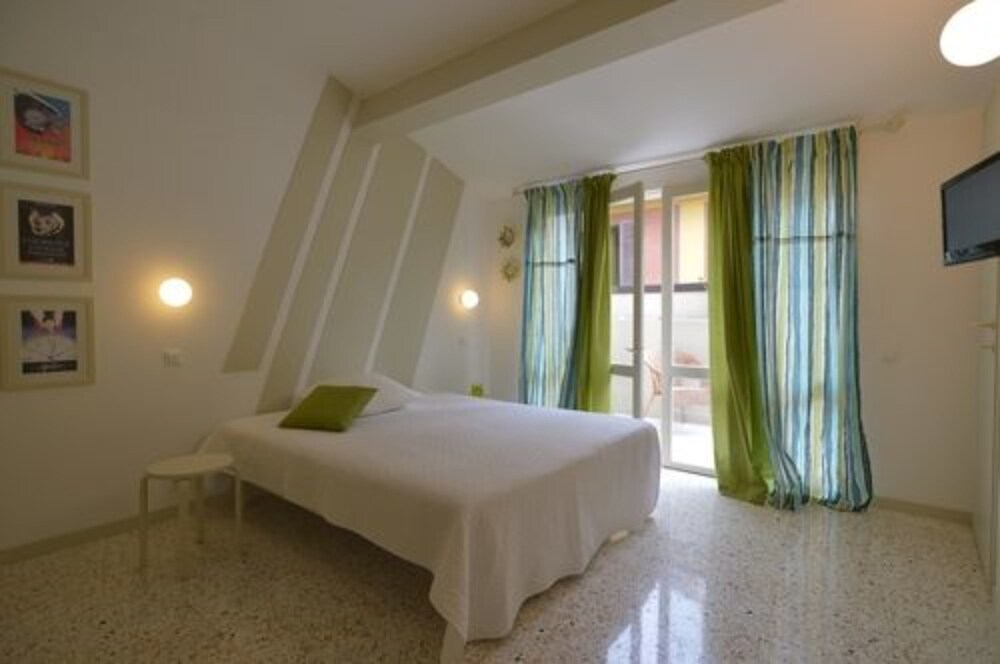 Basic Double Room, Terrace - Guestroom
