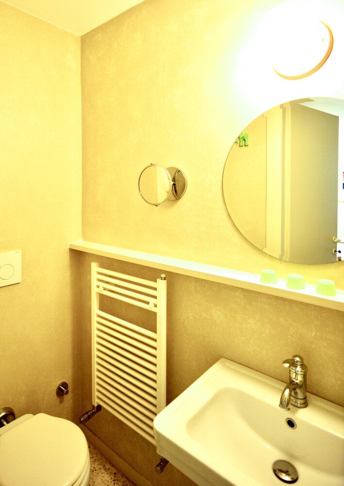 Basic Double Room, 1 Bedroom - Bathroom