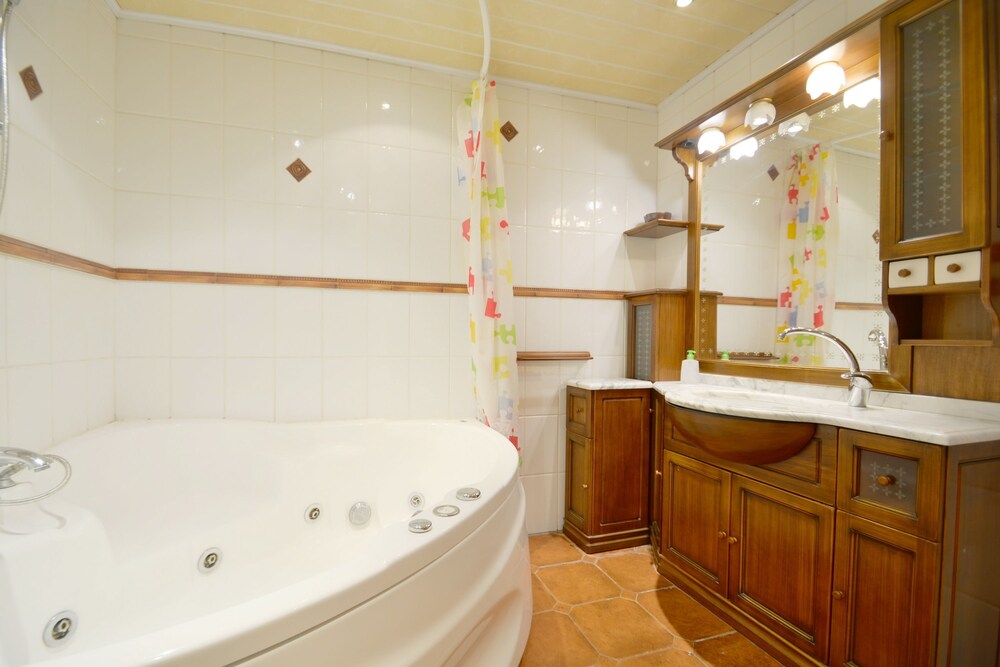 Apartment, 1 Bedroom (With Spa Bath) - Jetted Tub