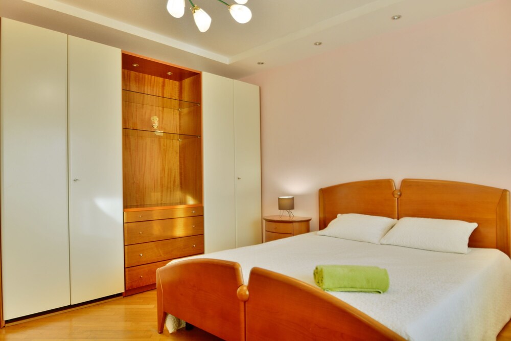 Apartment, 1 Bedroom (With Spa Bath) - Guestroom